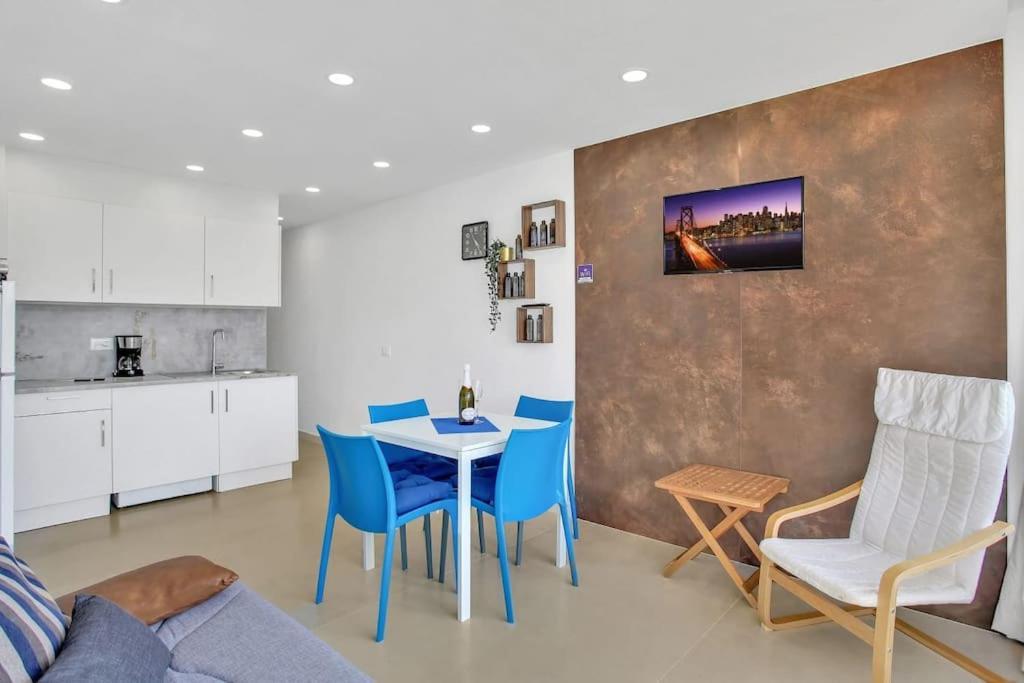 Studio In Torres Del Sol Griffin Near The Beach 아로나 외부 사진