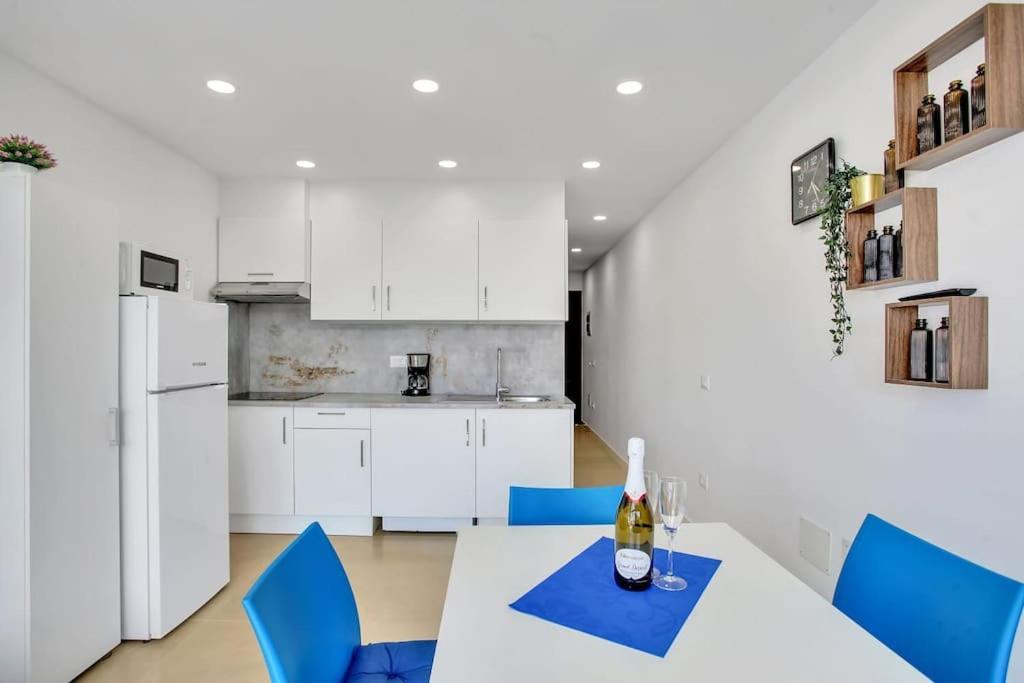 Studio In Torres Del Sol Griffin Near The Beach 아로나 외부 사진