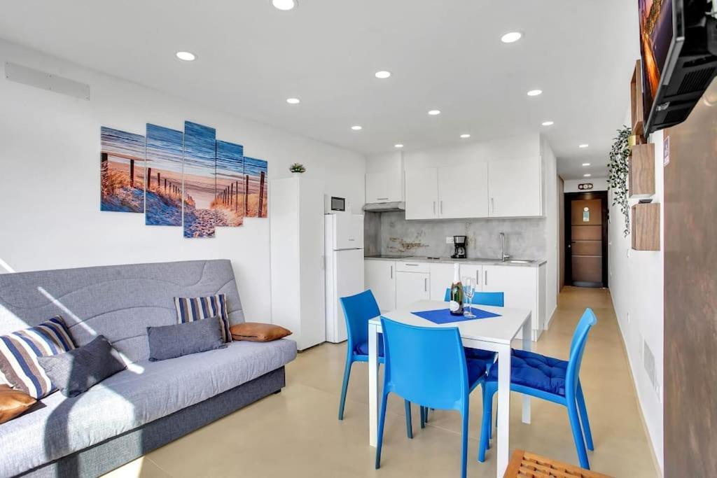Studio In Torres Del Sol Griffin Near The Beach 아로나 외부 사진
